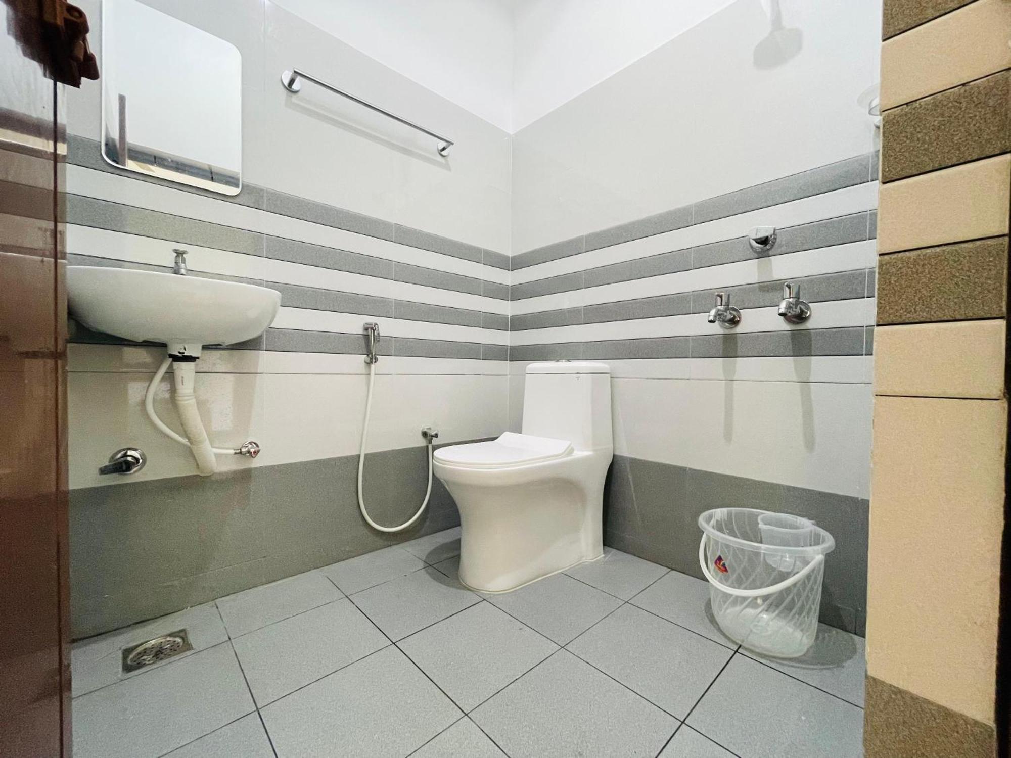 Akr Residency Hotel Kazhakuttam Buitenkant foto