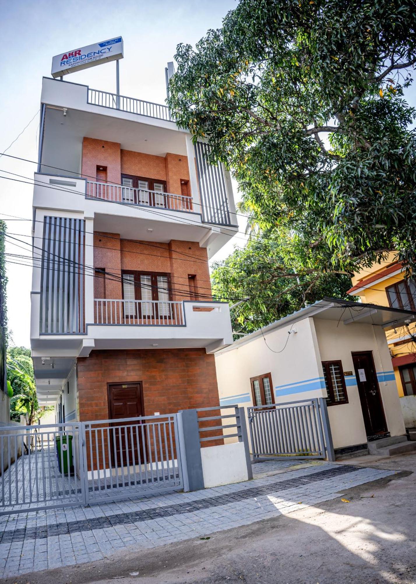 Akr Residency Hotel Kazhakuttam Buitenkant foto